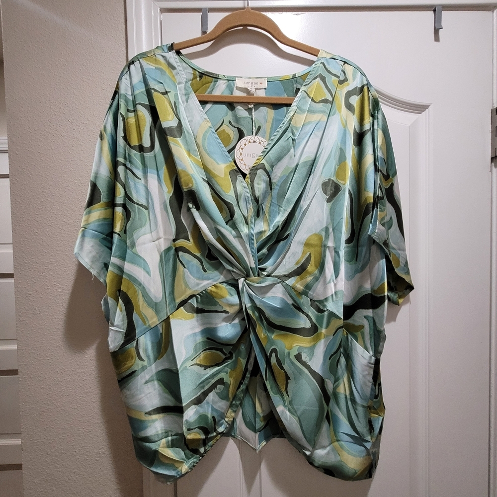 Umgee Abstract Twist Front Top Plus 2XL NWT